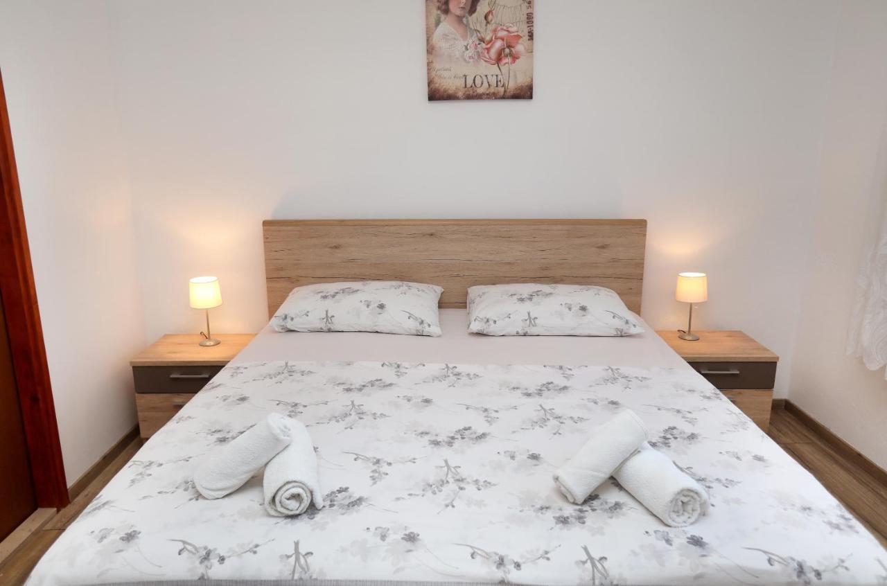 Apartman Gilan Seget Vranjica Buitenkant foto