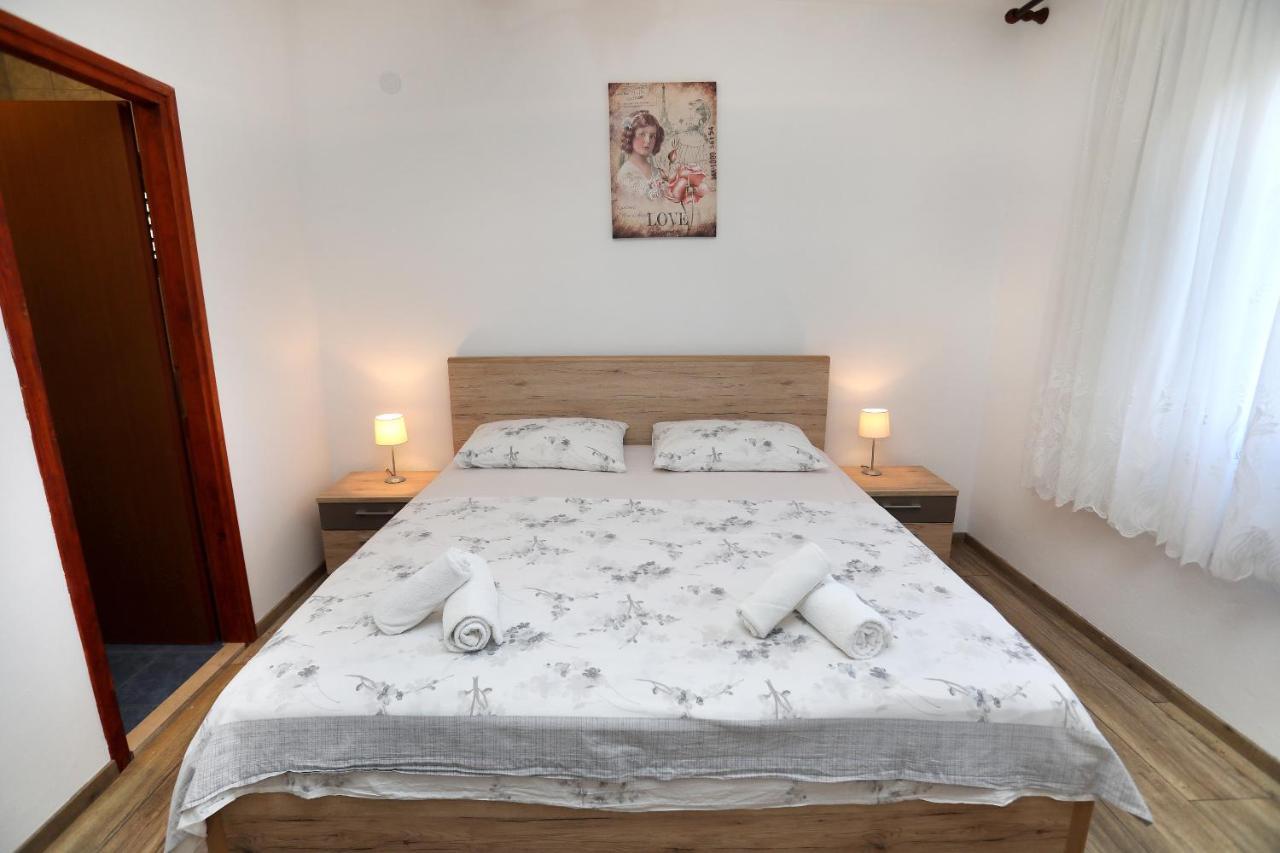 Apartman Gilan Seget Vranjica Buitenkant foto