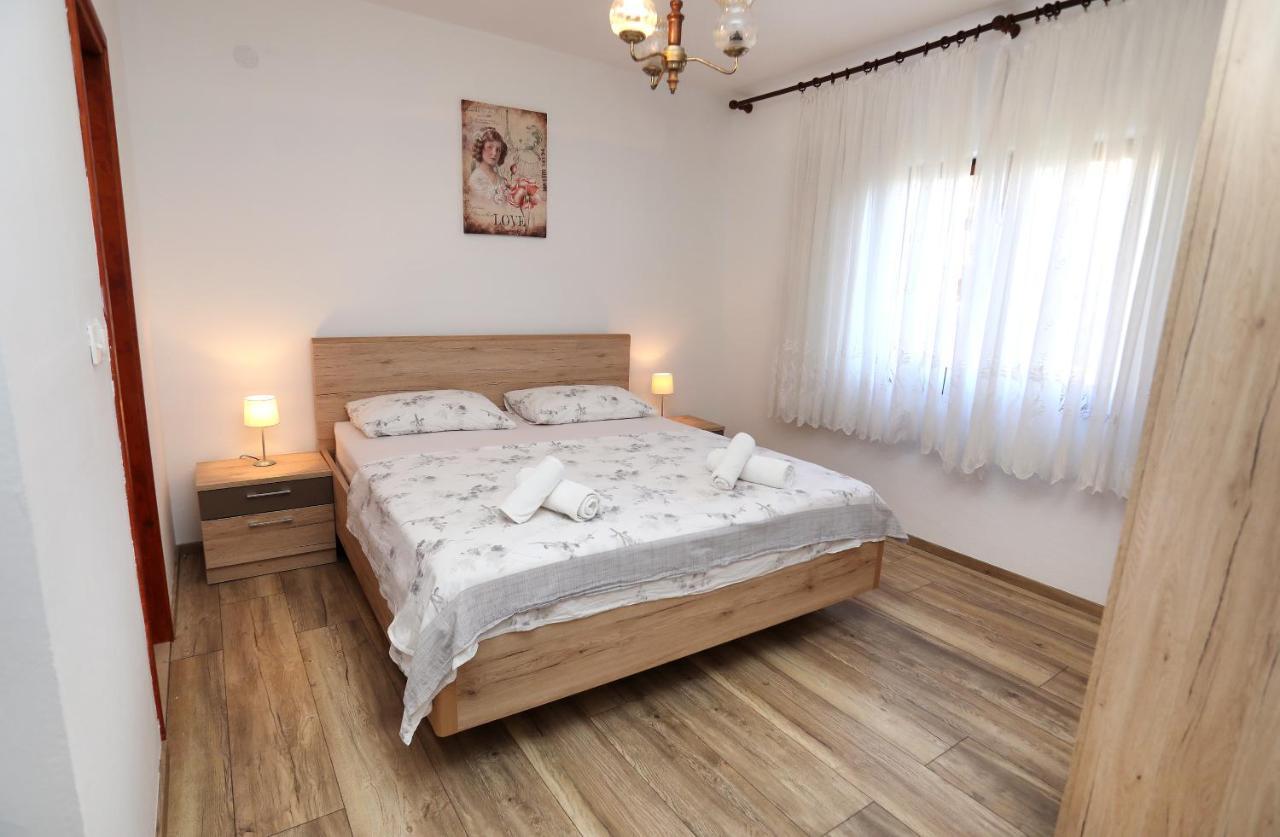 Apartman Gilan Seget Vranjica Buitenkant foto